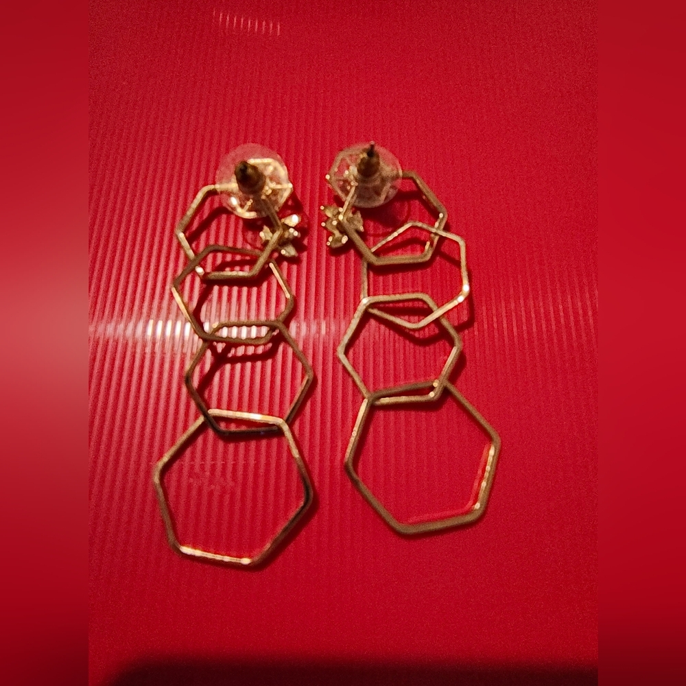 Mary Kay Bee Earrings - Picture 3 of 3